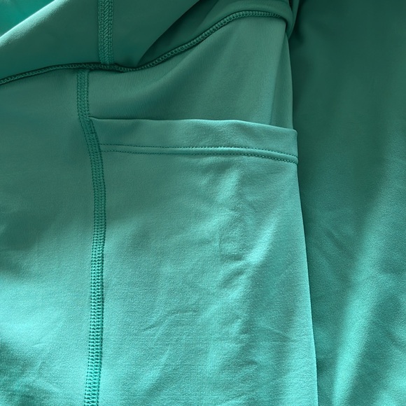 Athleta tennis skort w/right & left pocket, gathered waist, nearly new condition - Picture 3 of 4